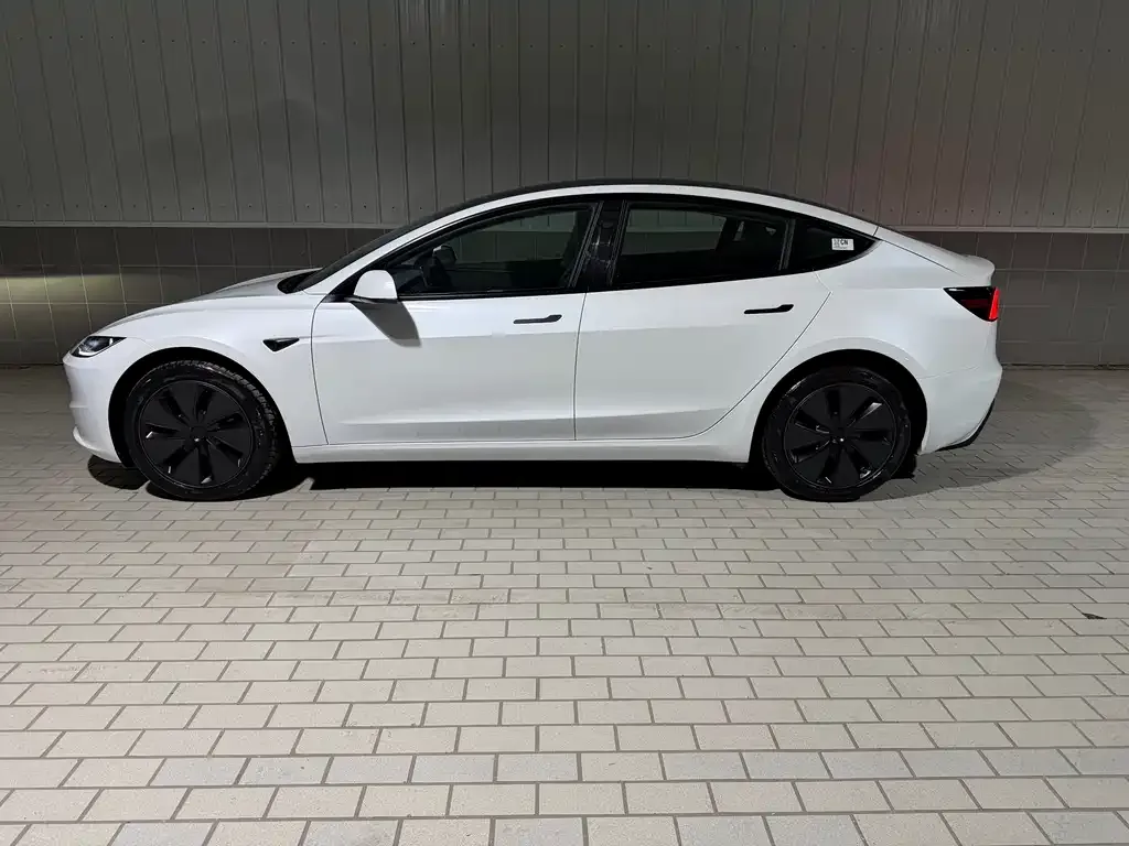 Tesla Model 3 — фото 6