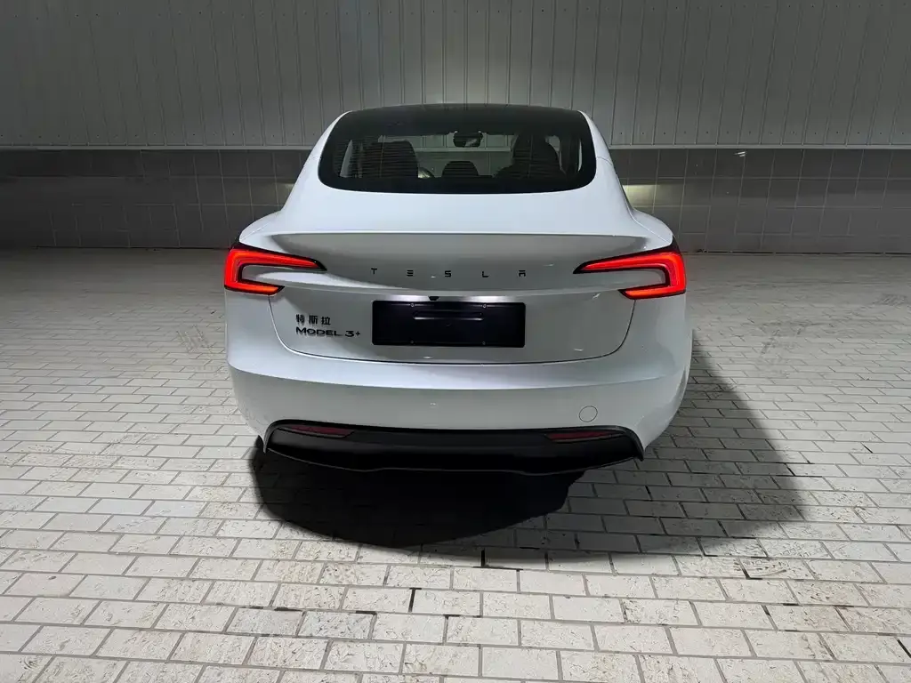 Tesla Model 3 — фото 10