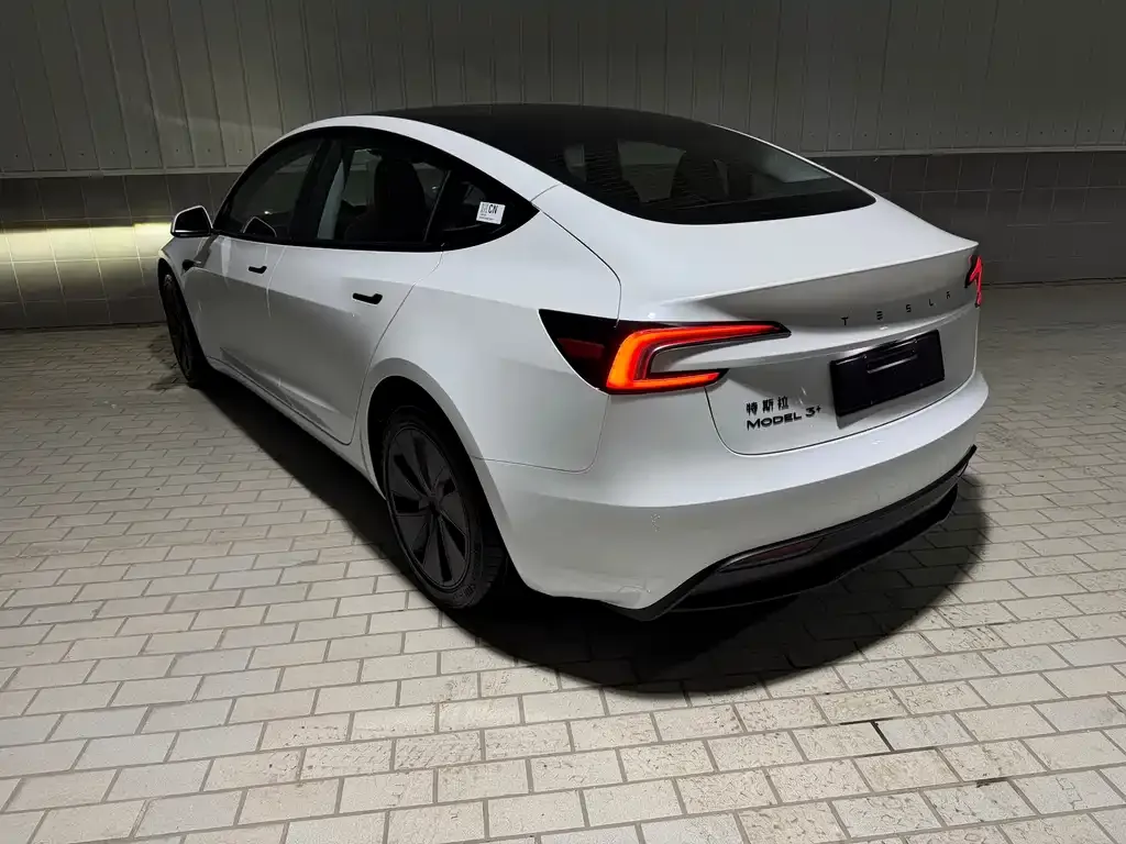 Tesla Model 3 — фото 9