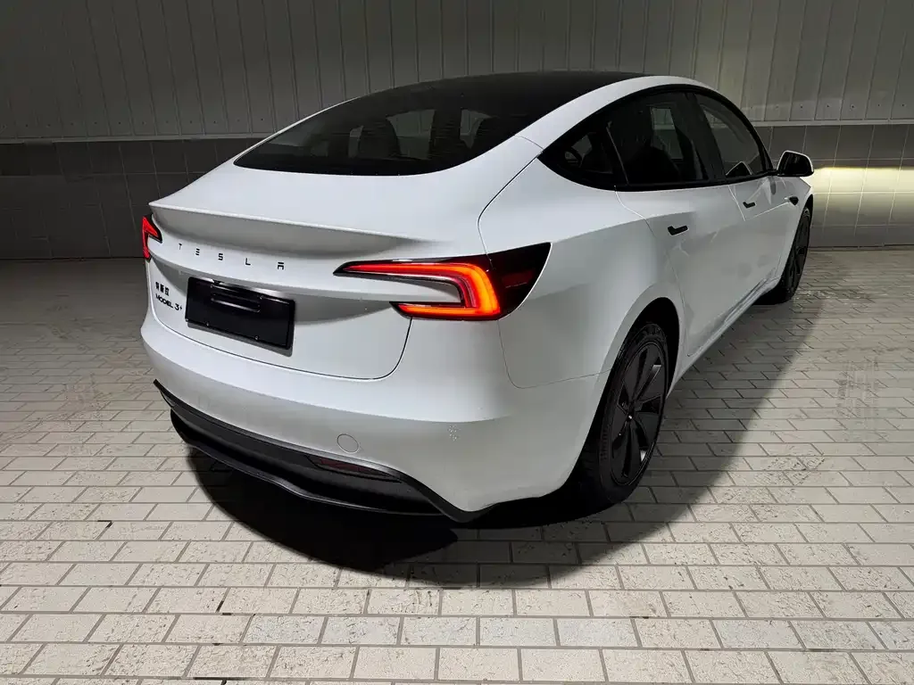 Tesla Model 3 — фото 5