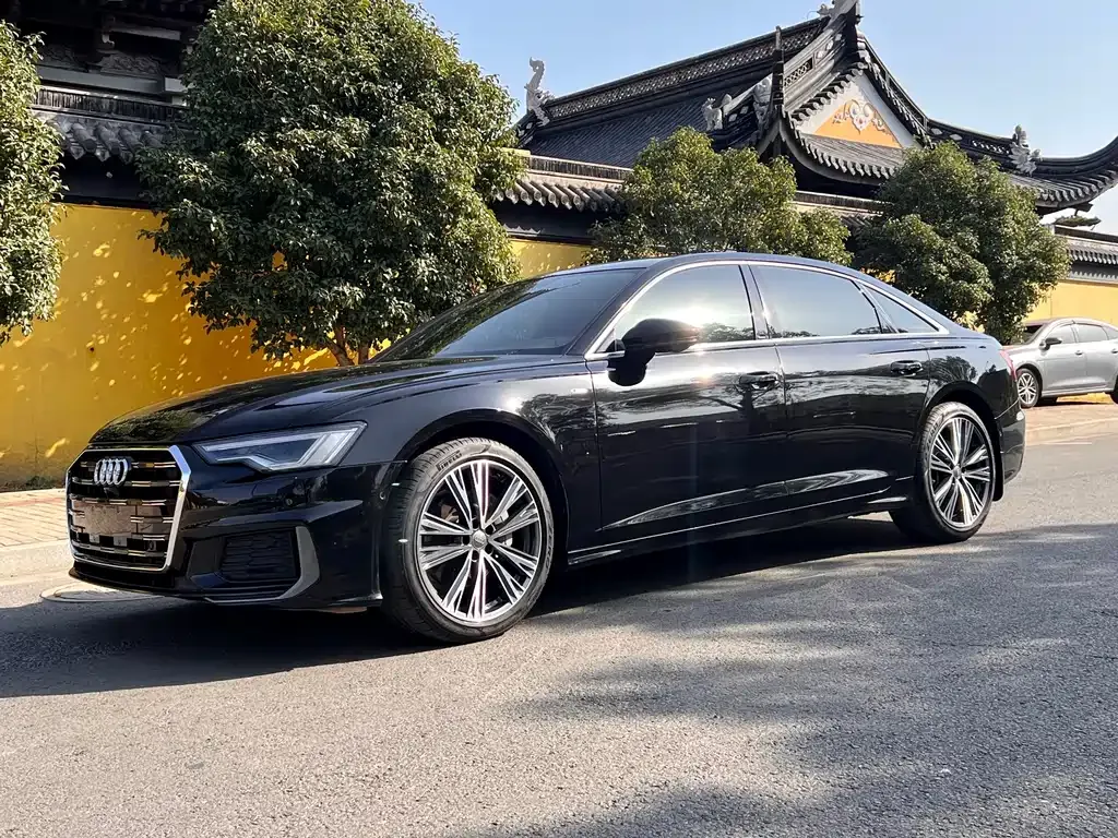 Audi A6L — фото 1