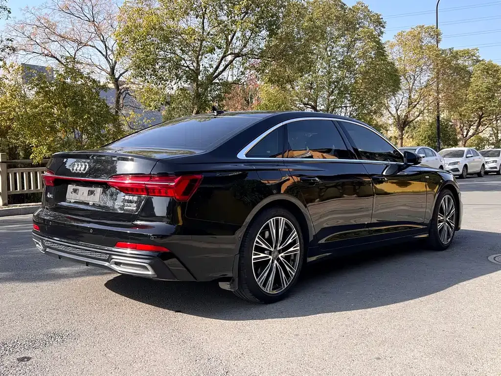 Audi A6L — фото 10