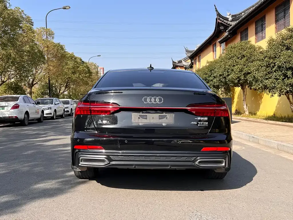 Audi A6L — фото 8