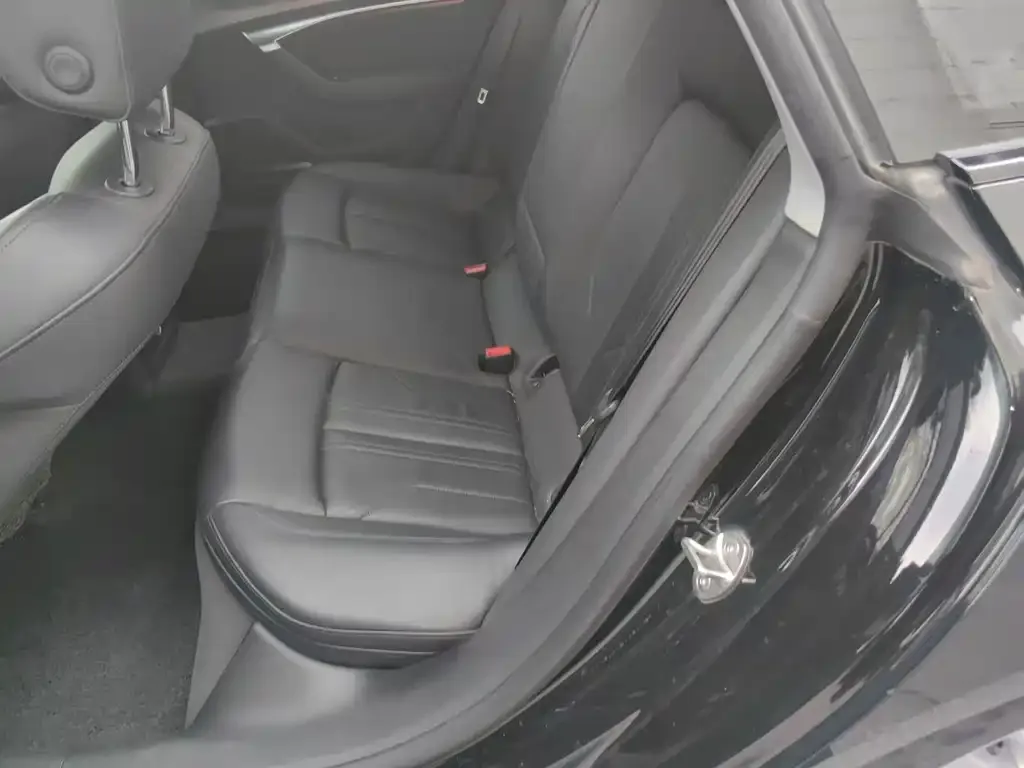 Audi A7 2022 из CN, фото 3