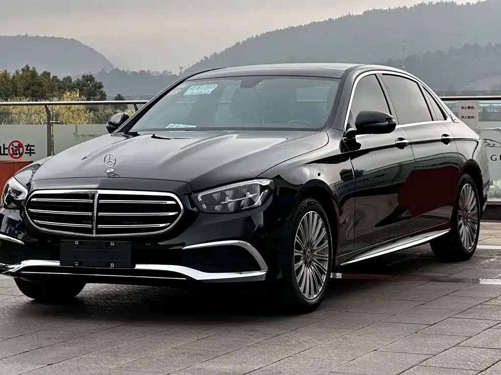 Mercedes-Benz E-Class — фото 1