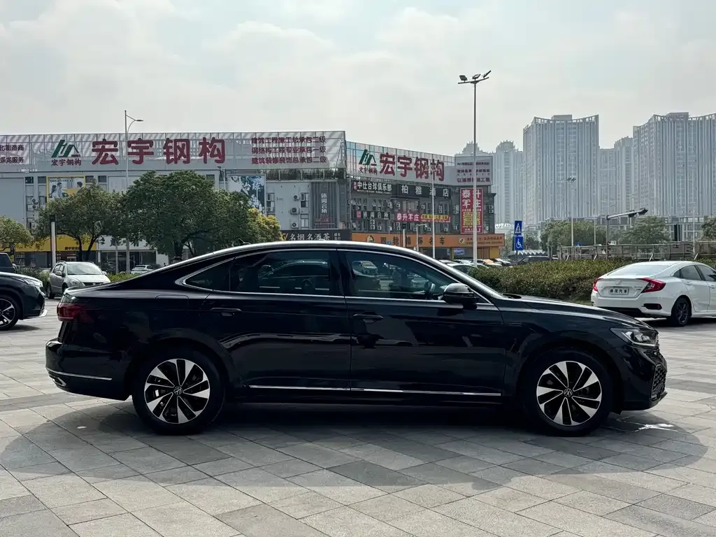 Volkswagen Passat — фото 10