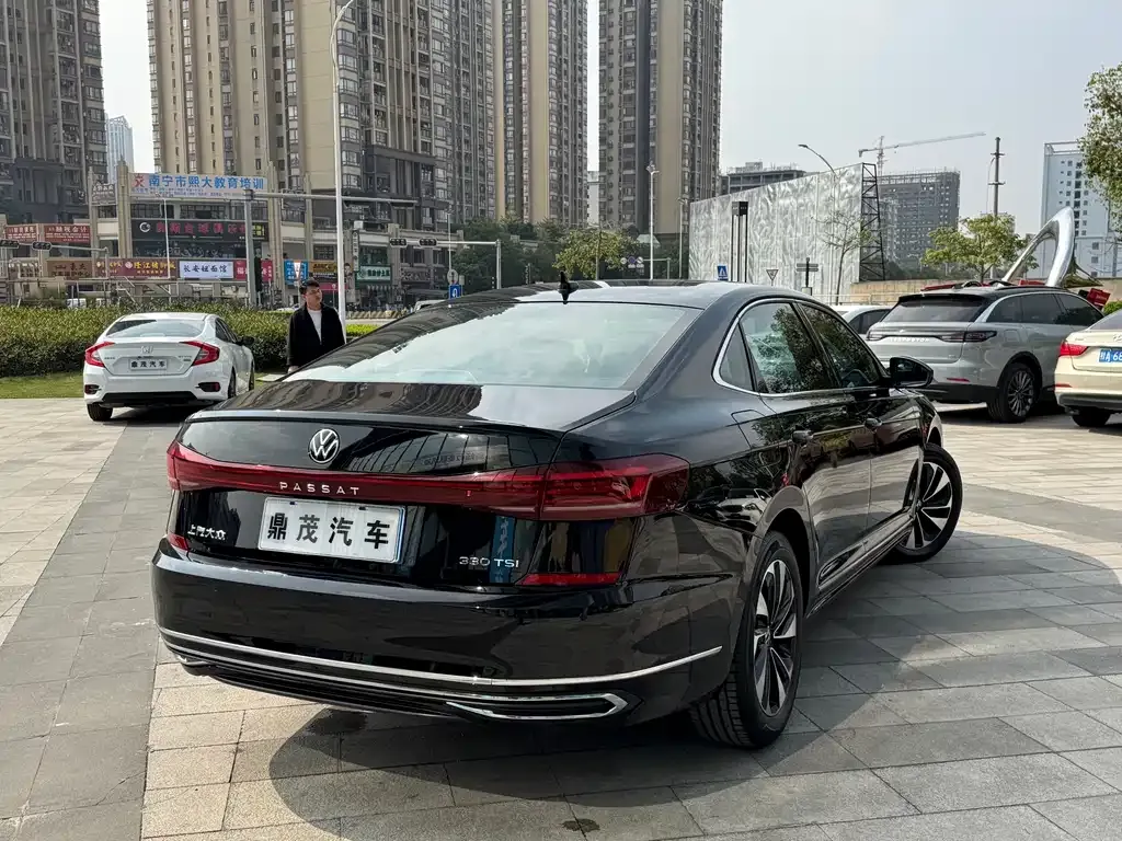 Volkswagen Passat — фото 7