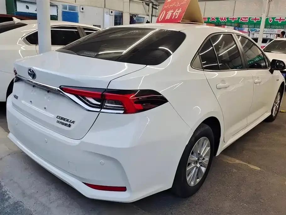 Toyota Corolla — фото 5