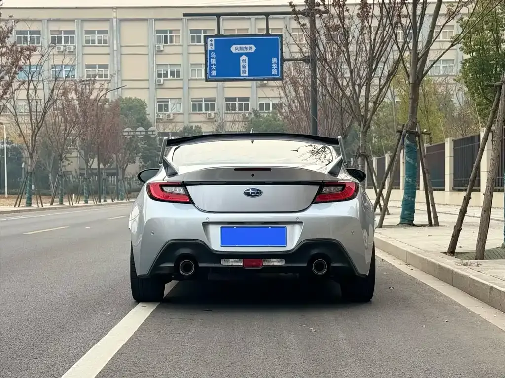 Subaru BRZ 2023 из CN, фото 7