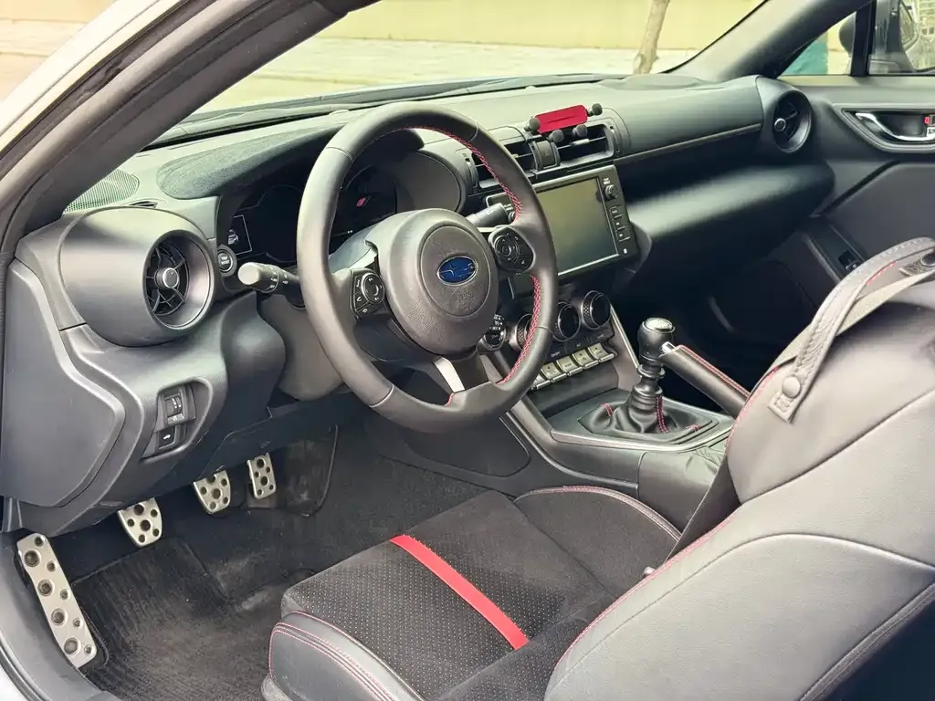 Subaru BRZ 2023 из CN, фото 4