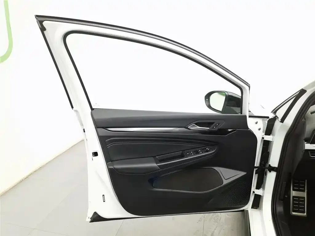 Volkswagen Golf 2022 из CN, фото 7
