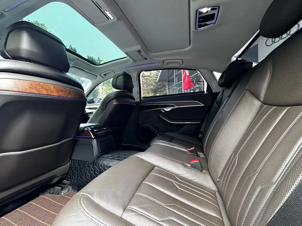 Audi A8 2021 из CN, фото 10