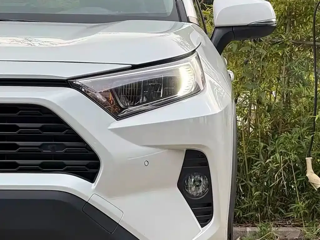 Toyota RAV4 — фото 3