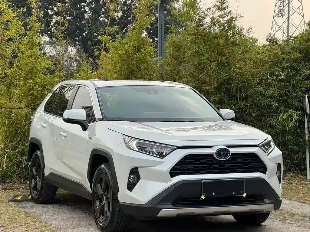 Toyota RAV4 — фото 6