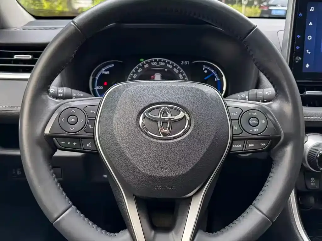 Toyota RAV4 — фото 5