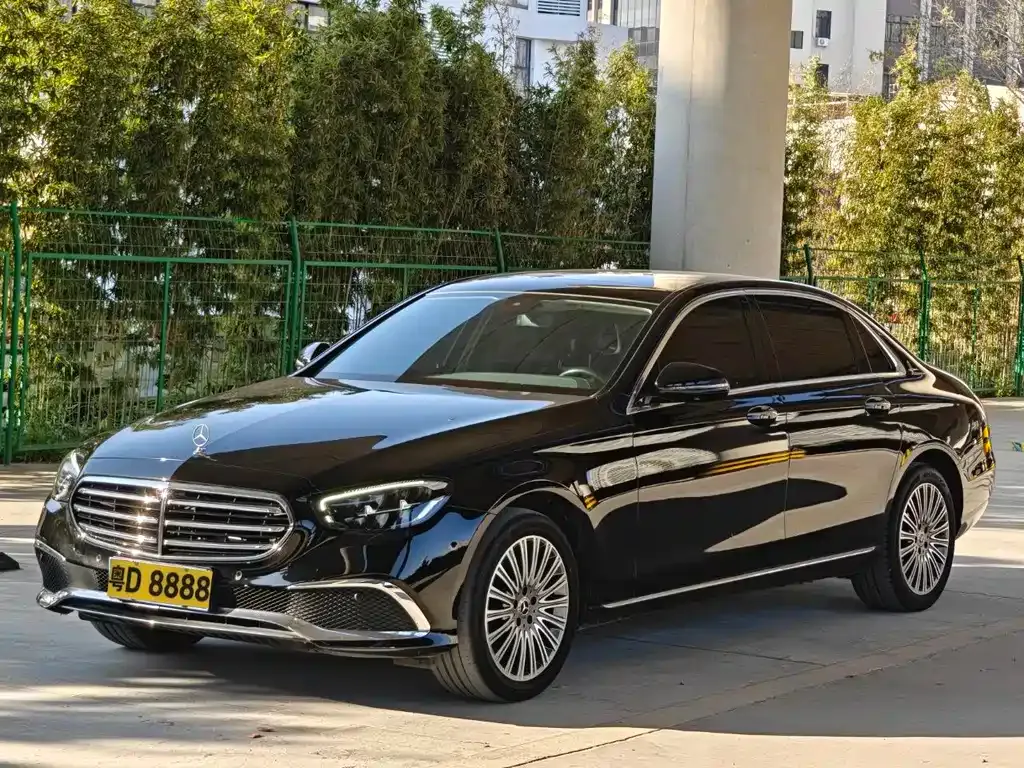 Mercedes-Benz E-Class — фото 1