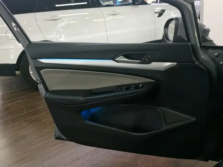 Volkswagen Golf 2024 из CN, фото 6