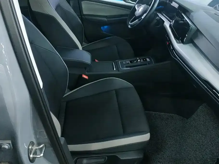 Volkswagen Golf 2024 из CN, фото 7