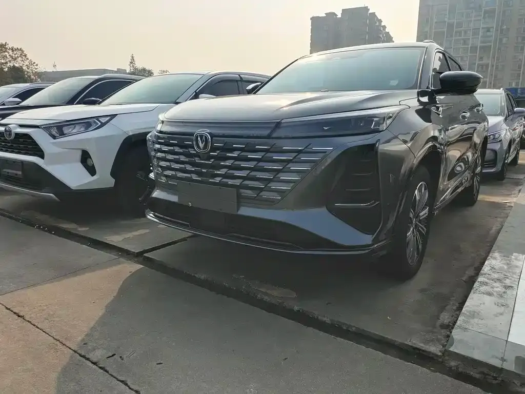 Changan CS75PLUS — фото 1