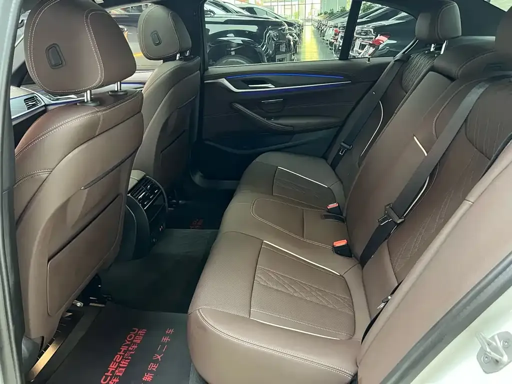 BMW 5 Series 2024 из CN, фото 7
