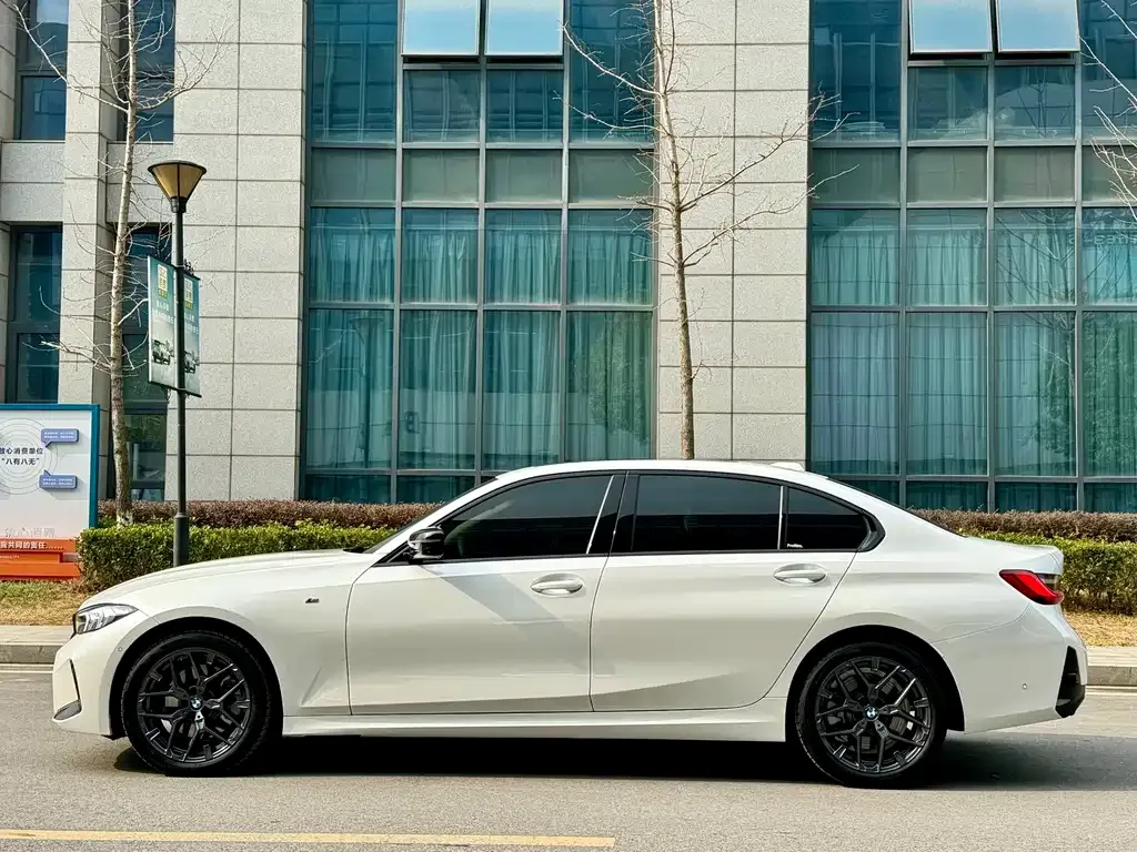 BMW 3 Series 2024 из CN, фото 4
