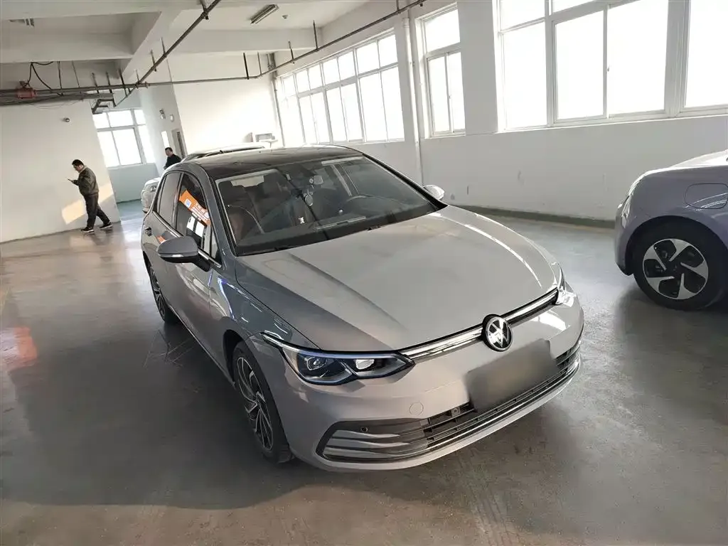 Volkswagen Golf 2023 из CN, фото 2