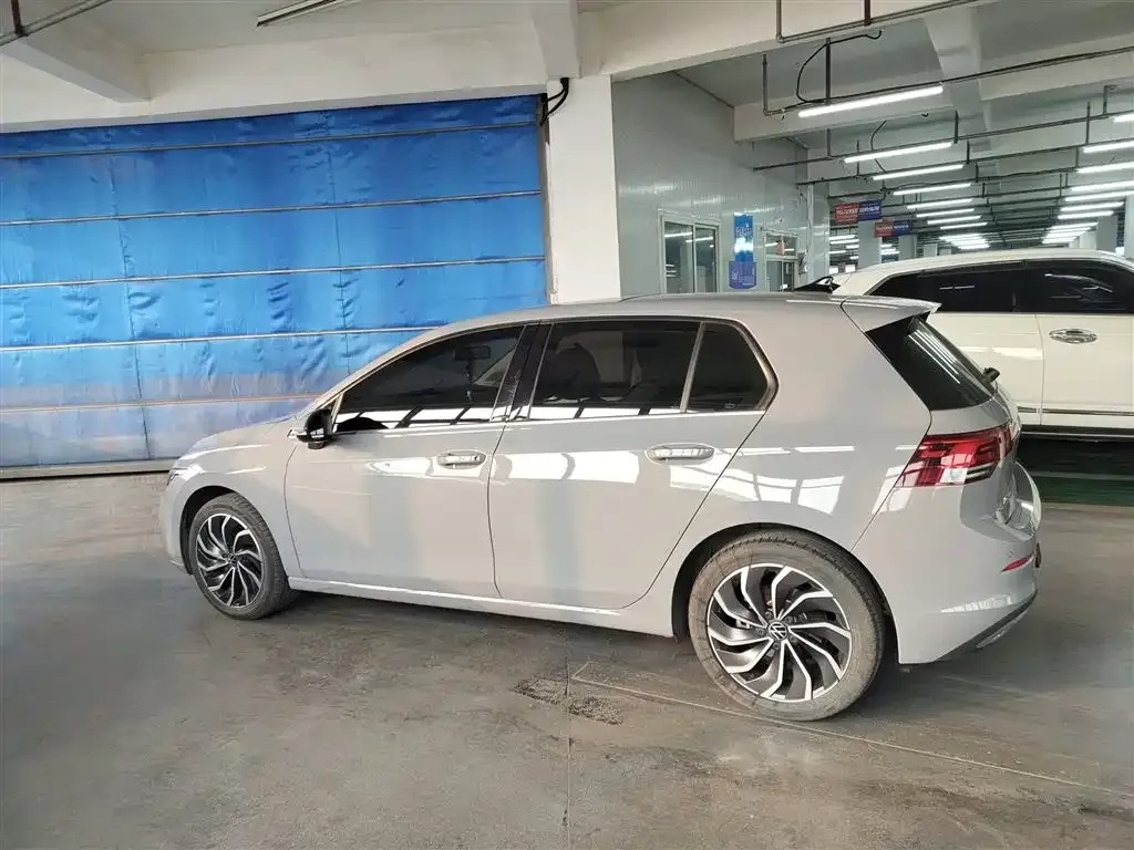 Volkswagen Golf 2023 из CN, фото 7