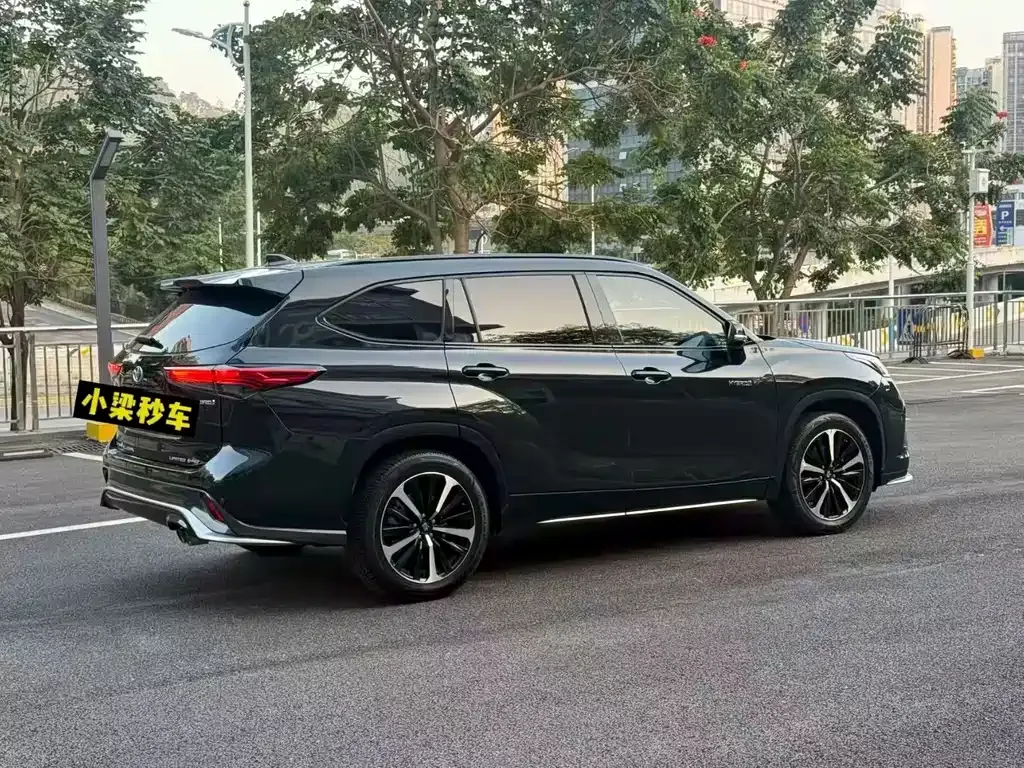 Toyota Crown Kluger 2021 из CN, фото 4