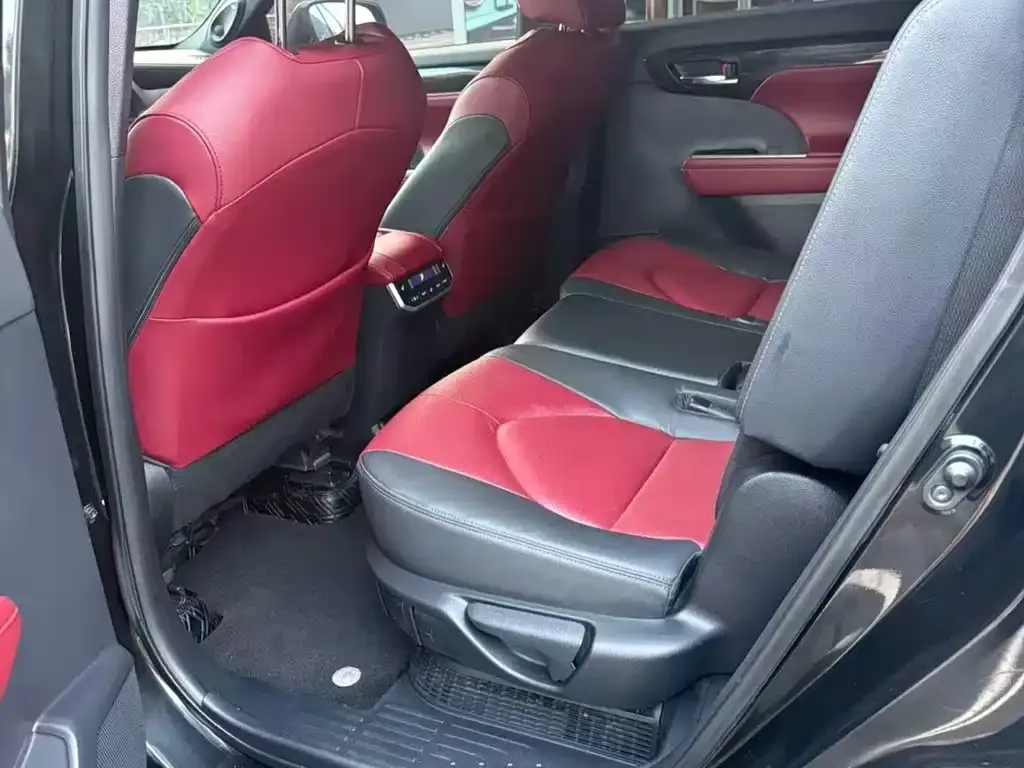 Toyota Crown Kluger 2021 из CN, фото 3