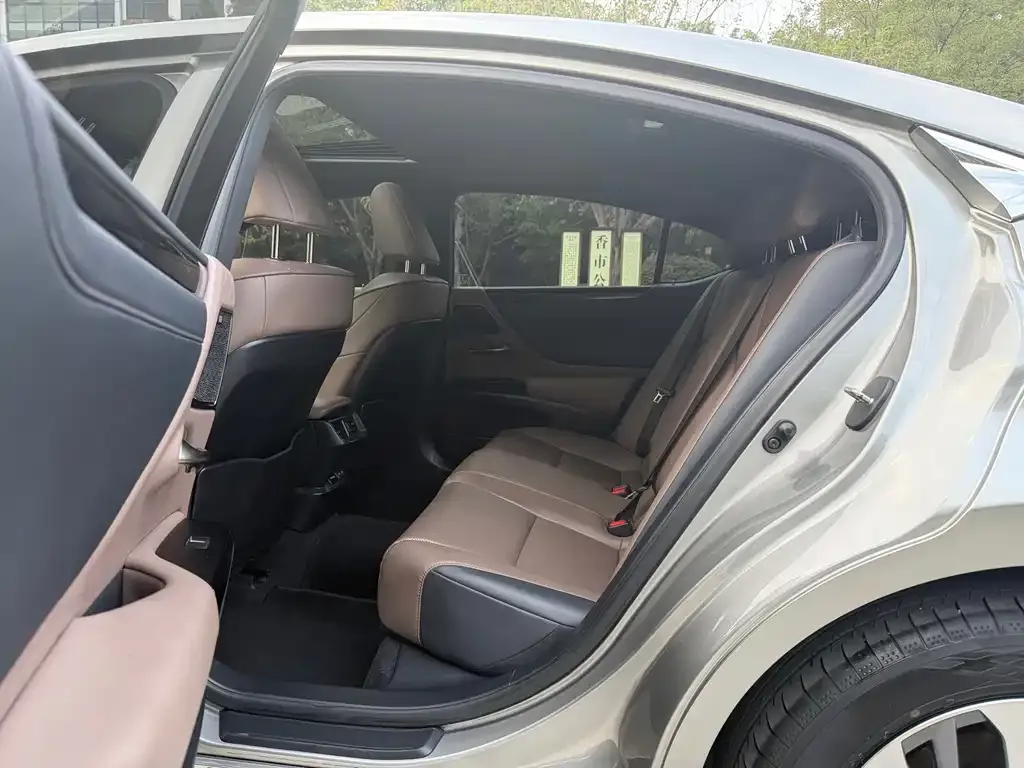 Lexus ES 2023 из CN, фото 3