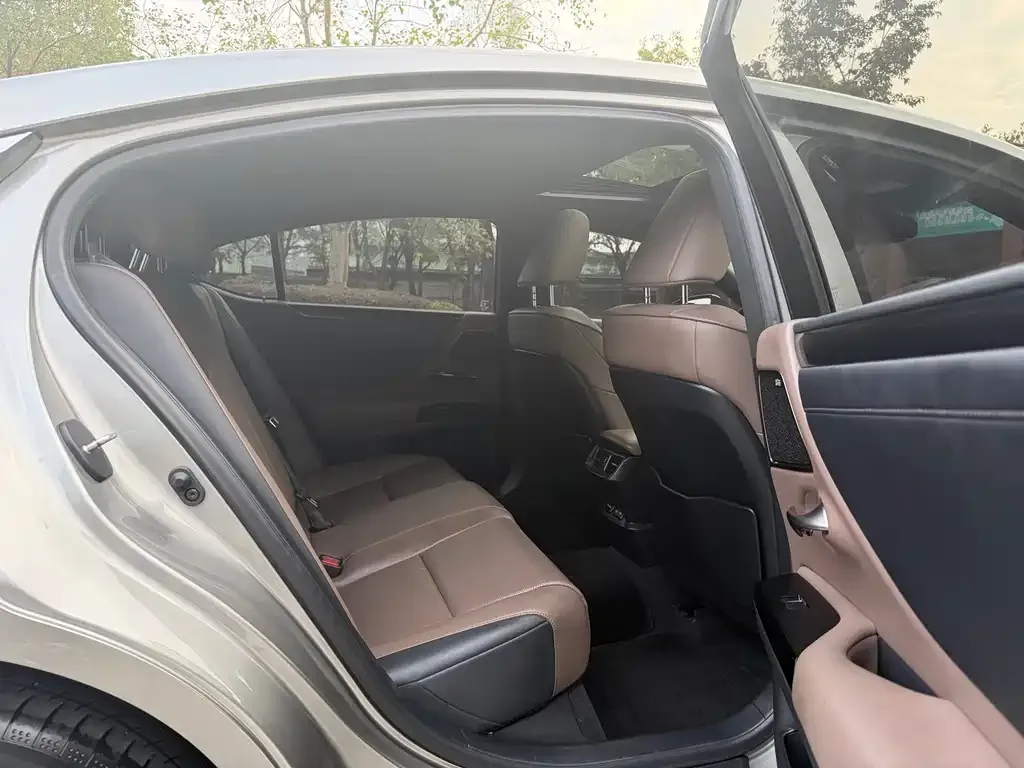 Lexus ES 2023 из CN, фото 4