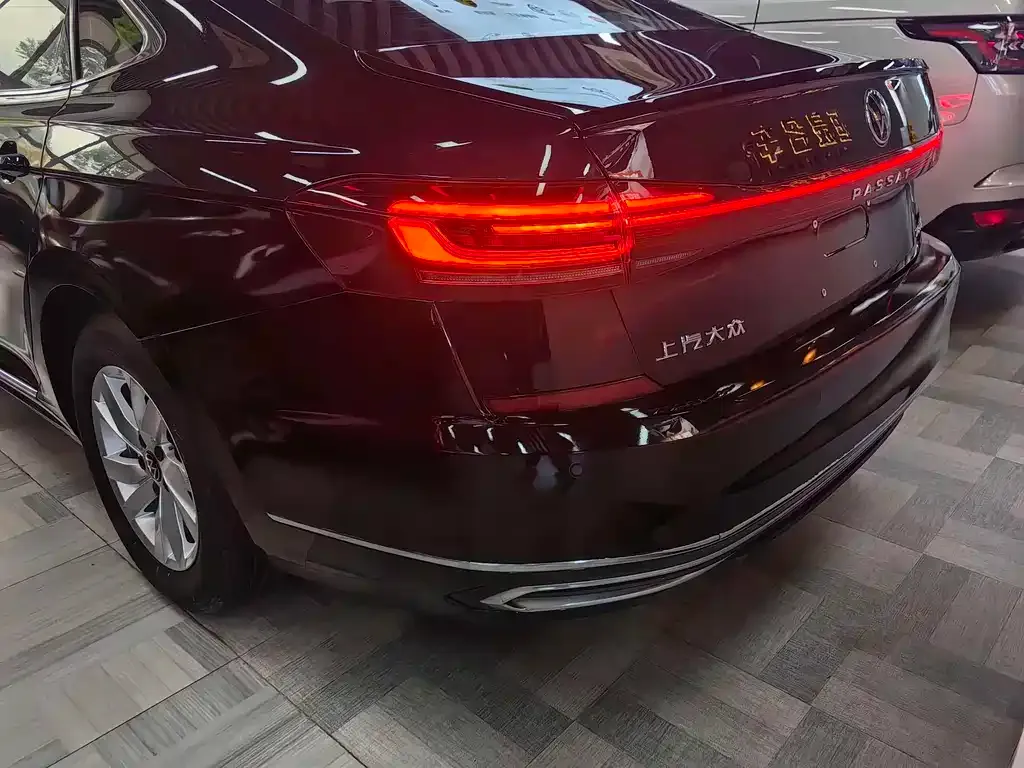 Volkswagen Passat 2023 из CN, фото 2