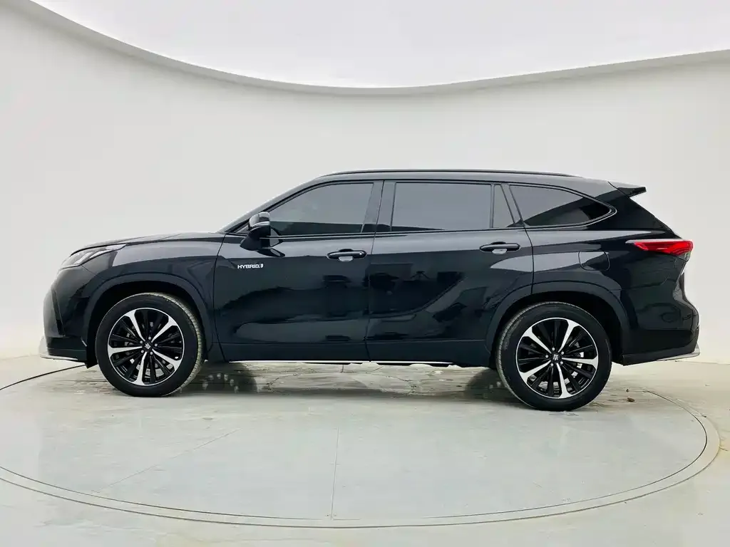 Toyota Crown Kluger 2022 из CN, фото 3