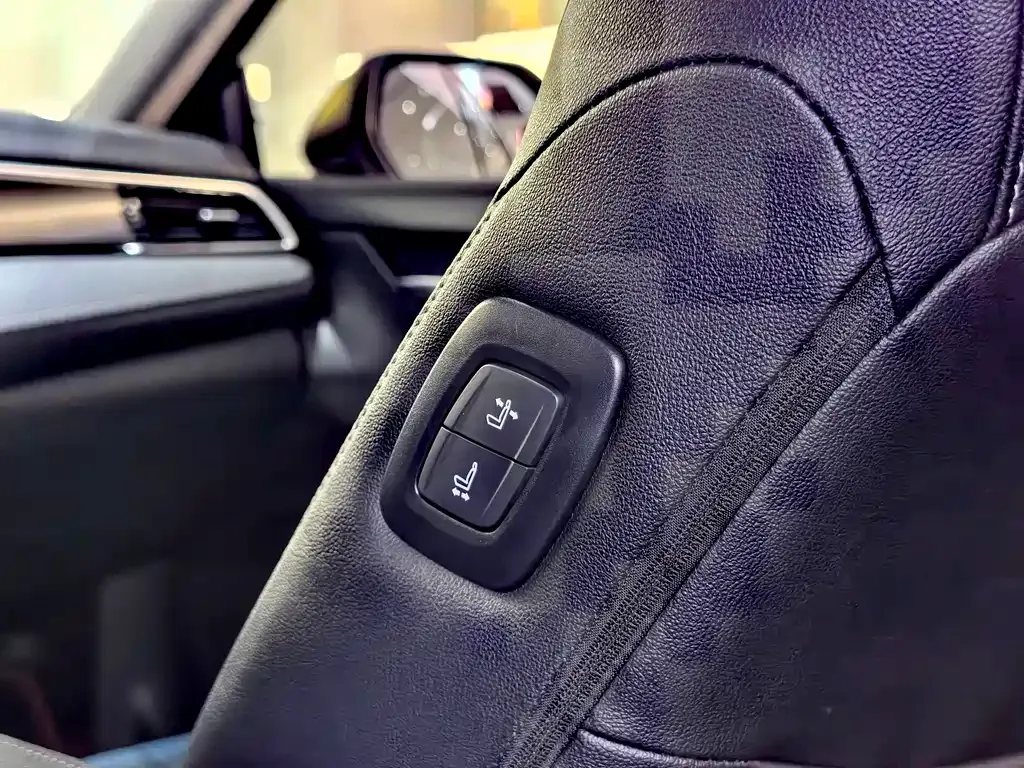Toyota Camry — фото 10