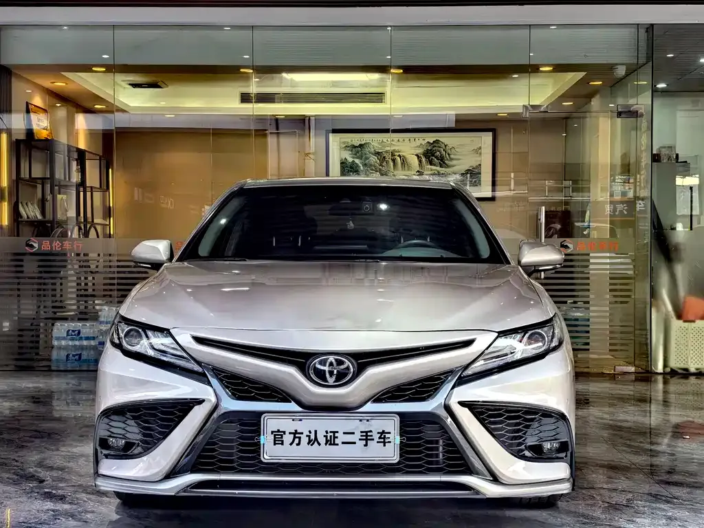 Toyota Camry — фото 9