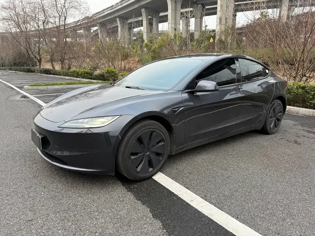 Tesla Model 3 — фото 10
