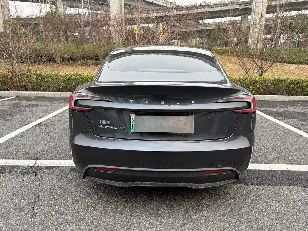 Tesla Model 3 — фото 7