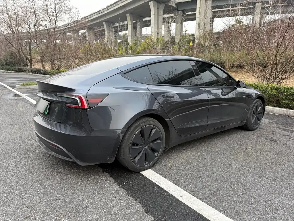 Tesla Model 3 — фото 6