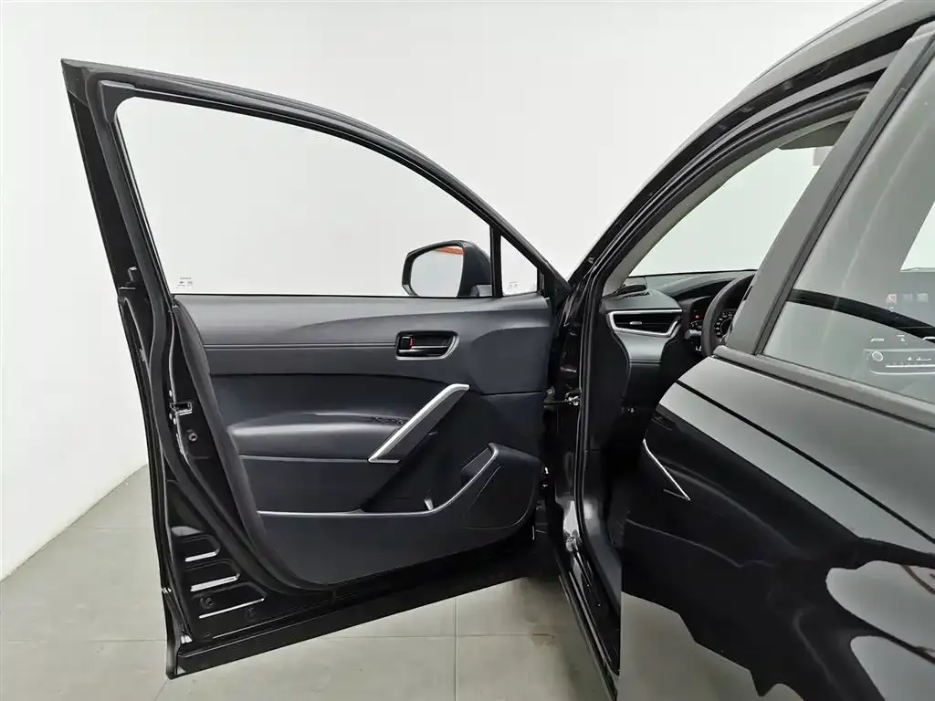 Toyota Frontlander 2023 из CN, фото 3
