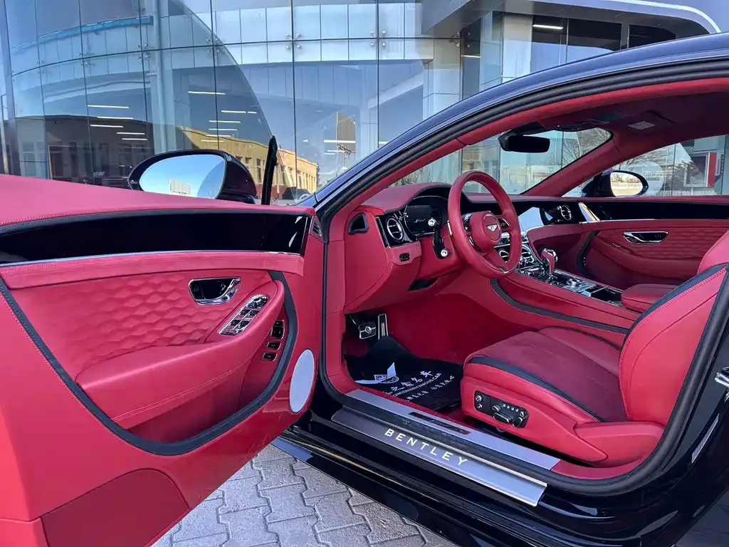 Bentley Continental 2025 из CN, фото 6