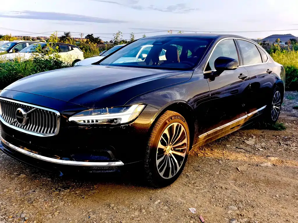 Volvo S90 — фото 1