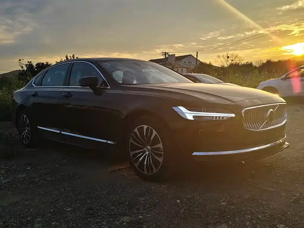 Volvo S90 — фото 3