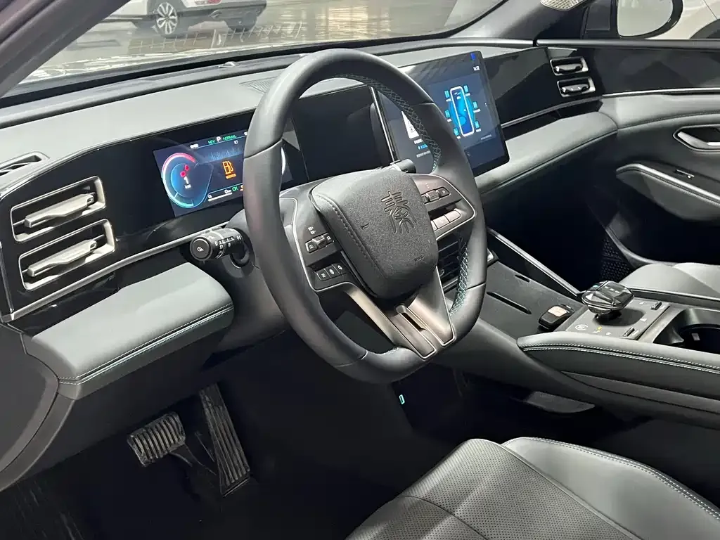 BYD Qin L — фото 9