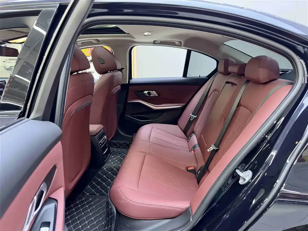 BMW 3 Series 2024 из CN, фото 9