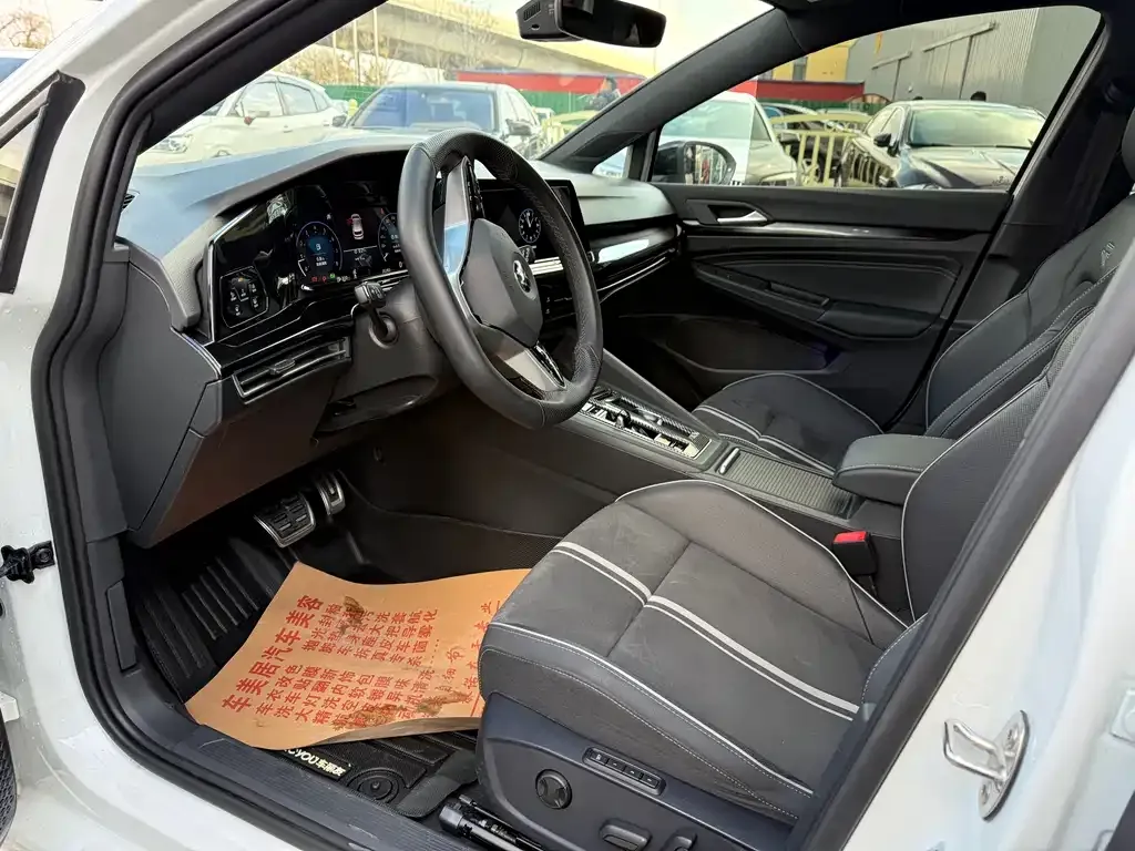 Volkswagen Golf 2024 из CN, фото 9