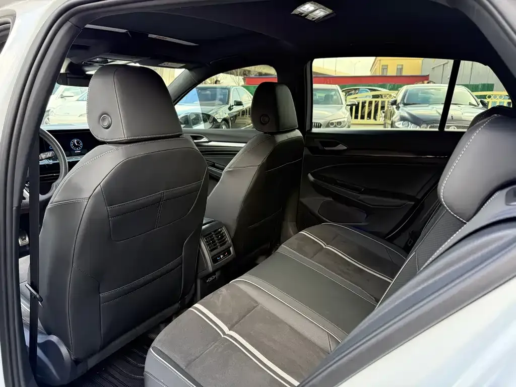 Volkswagen Golf 2024 из CN, фото 4