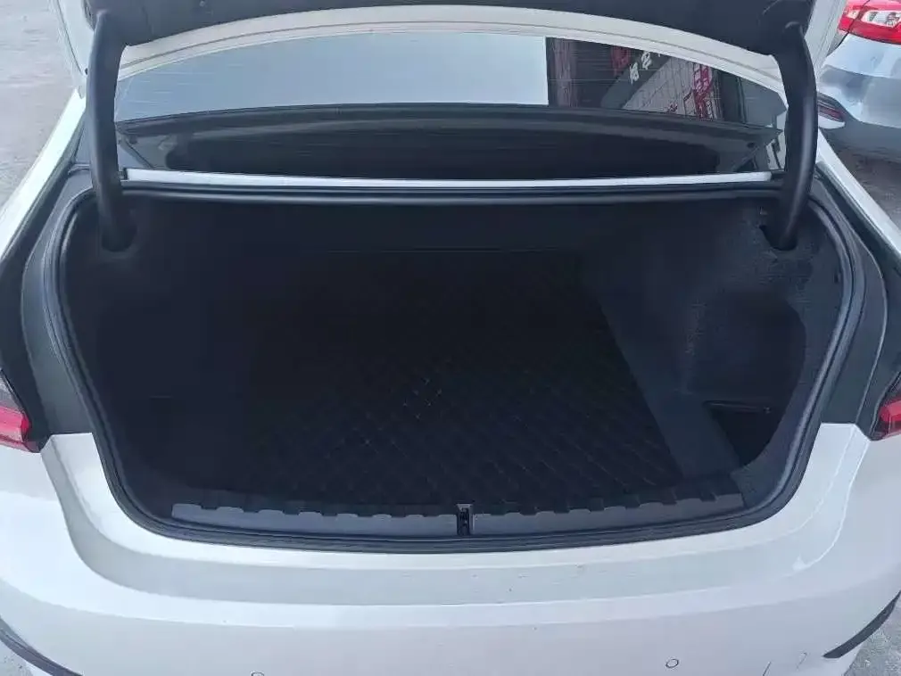 BMW 3 Series 2022 из CN, фото 2