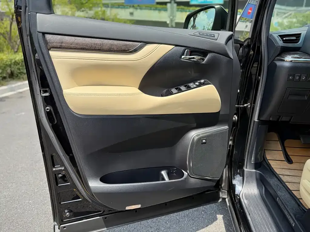 Toyota Vellfire 2022 из CN, фото 9
