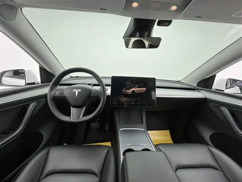Tesla Model Y — фото 8