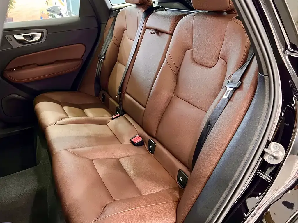 Volvo XC60 2025 из CN, фото 4